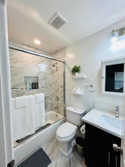 Gated Contemporary 3 Bedroom - 2 Bathroom Home In South La Plus Parking Los Angeles Eksteriør bilde