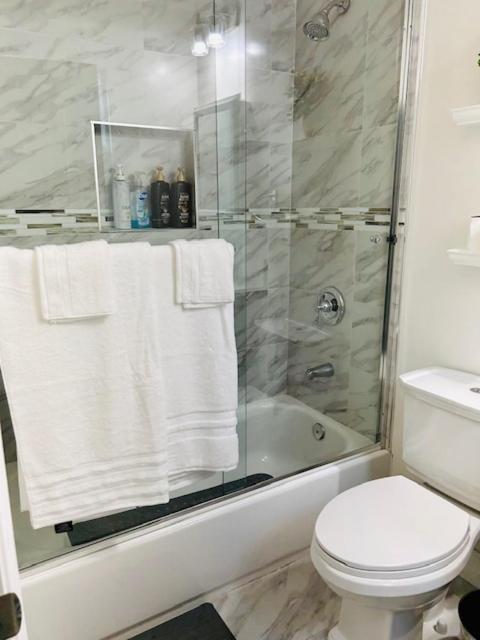 Gated Contemporary 3 Bedroom - 2 Bathroom Home In South La Plus Parking Los Angeles Eksteriør bilde