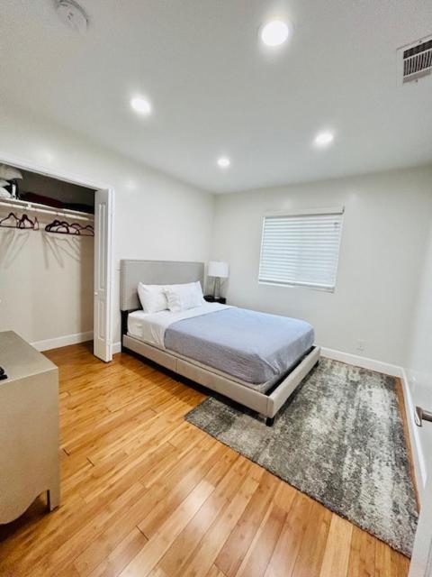 Gated Contemporary 3 Bedroom - 2 Bathroom Home In South La Plus Parking Los Angeles Eksteriør bilde