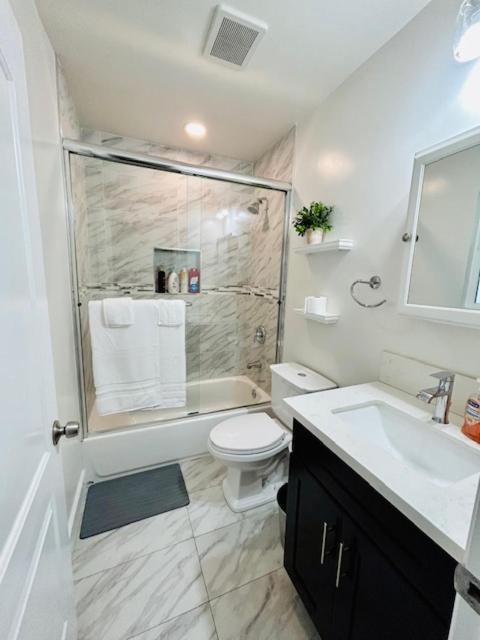 Gated Contemporary 3 Bedroom - 2 Bathroom Home In South La Plus Parking Los Angeles Eksteriør bilde