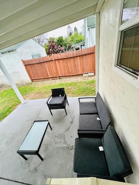 Gated Contemporary 3 Bedroom - 2 Bathroom Home In South La Plus Parking Los Angeles Eksteriør bilde